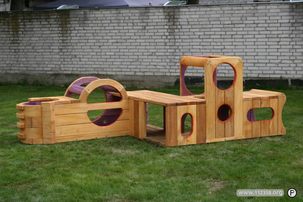 drewniany_tunel_plac_zabaw_2